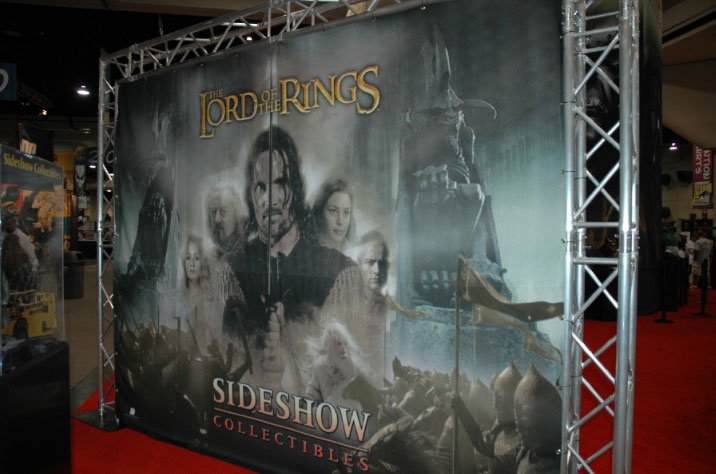 File:Sideshow Collectibles banner at Comic-Con 2006.jpg