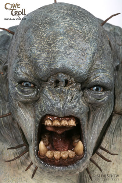 File:The Cave Troll Legendary Scale Bust - promo 03.jpg